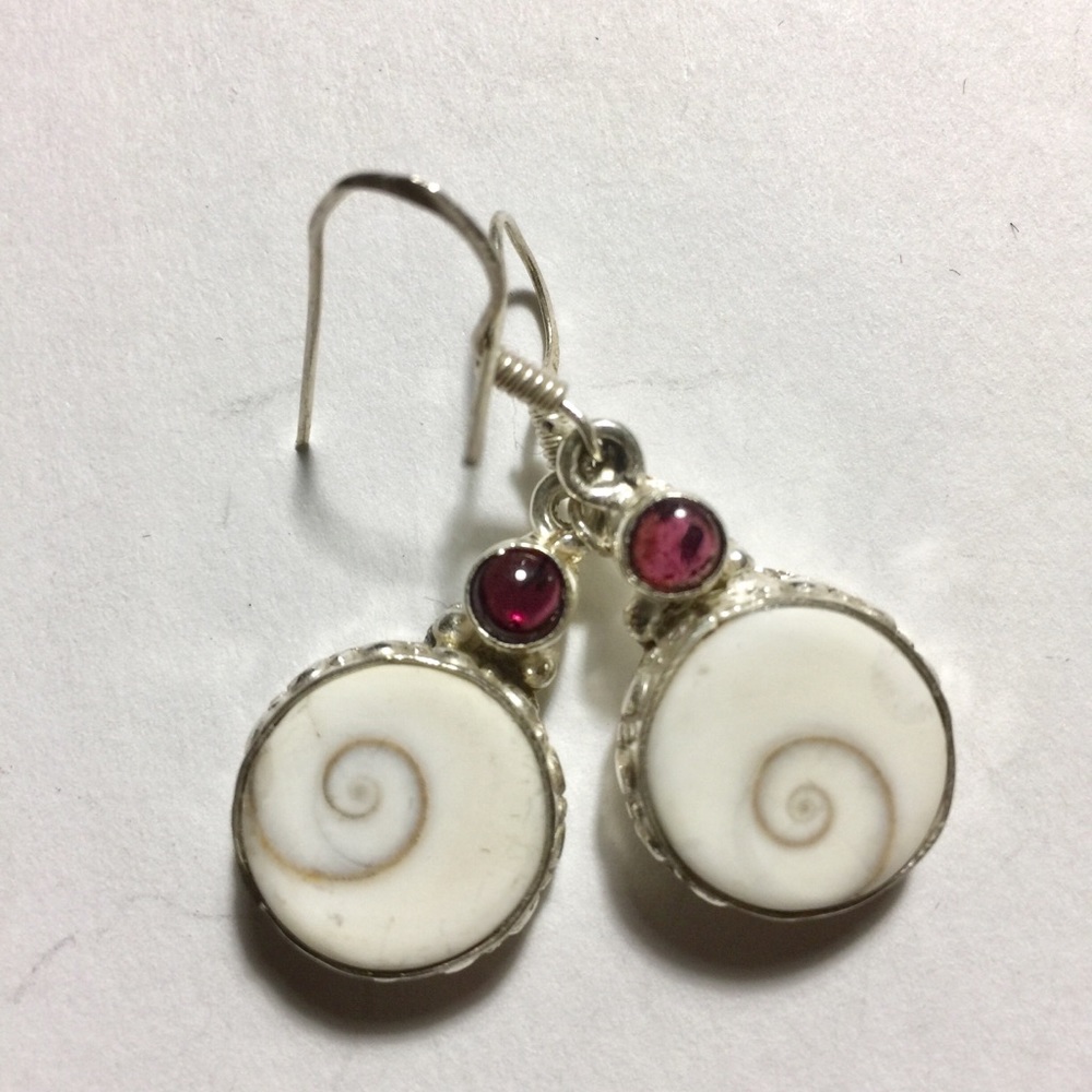 Garnet & Shell 925 Silver